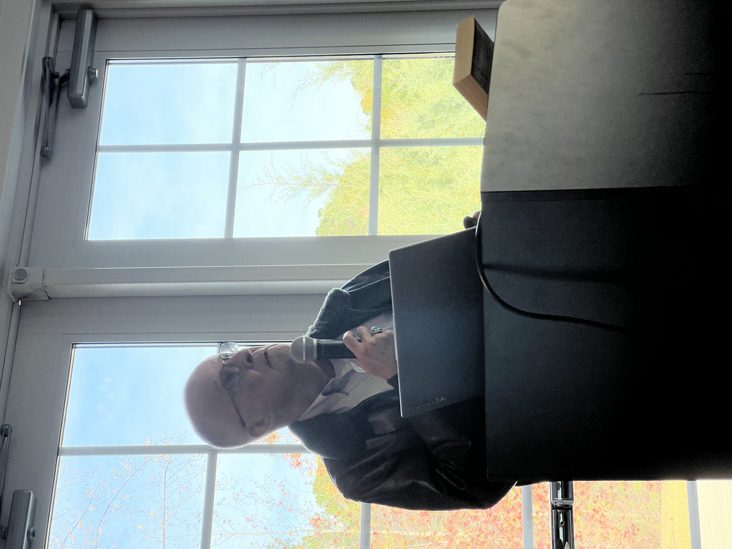 Mike Lowder presenting his talk about the Warsaw Ghetto Uprising at the Shalom Club